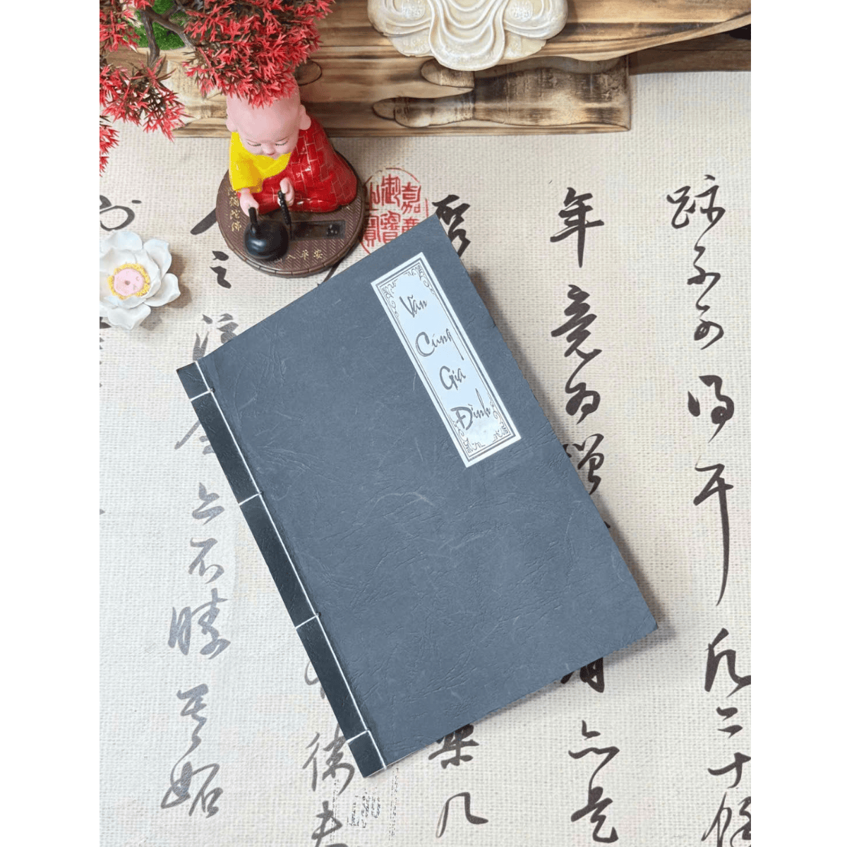 [Không kèm hộp] Văn cúng gia đình phiên bản SÁCH CỔ TRUYỀN - Văn cúng gia tiên phiên bản đặc biệt - Trọn bộ các bài khấn thông dụng: Văn khấn mùng 1, ngày rằm. Văn khấn thần tài thổ