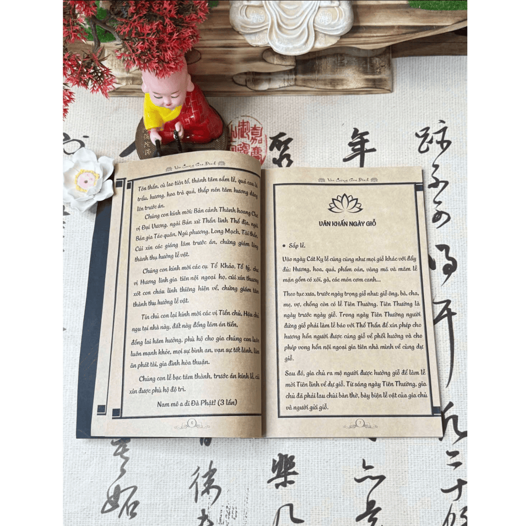 [Không kèm hộp] Văn cúng gia đình phiên bản SÁCH CỔ TRUYỀN - Văn cúng gia tiên phiên bản đặc biệt - Trọn bộ các bài khấn thông dụng: Văn khấn mùng 1, ngày rằm. Văn khấn thần tài thổ