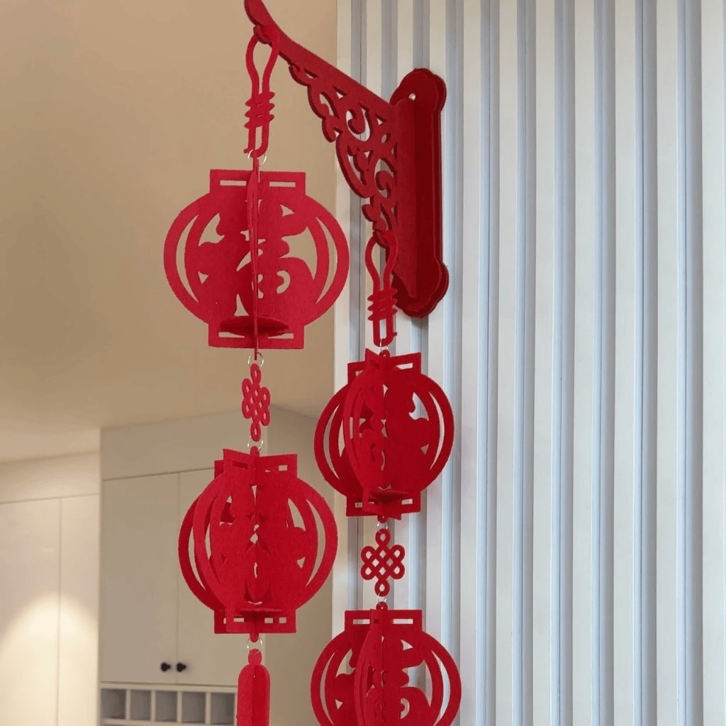 Combo 2 Khánh Đèn Lông Treo Tường Ép Nhung Size 5 Quả Dán Tường Mẫu Mới Nhất 2026 Dùng Decor Nhà Cửa, Chung Cư Đón Tết