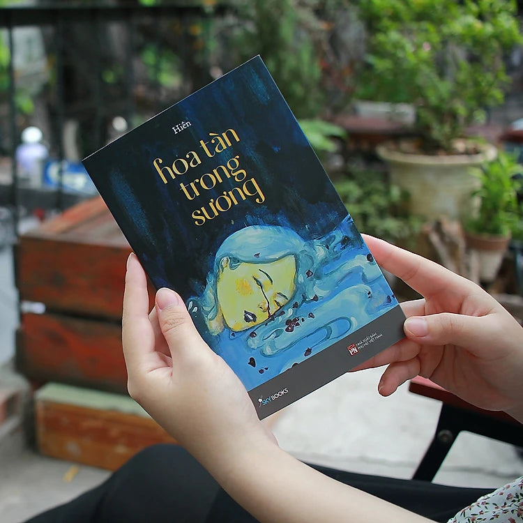 HOA TÀN TRONG SƯƠNG