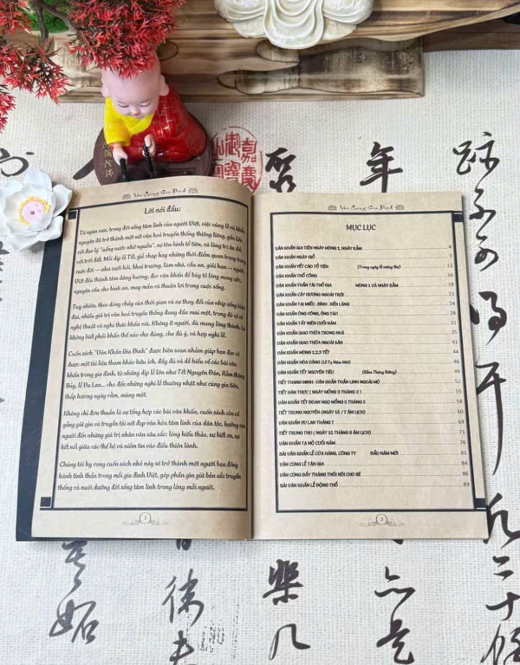 Văn cúng gia đình SÁCH CỔ TRUYỀN - Văn cúng gia tiên phiên bản đặc biệt - Trọn bộ các bài khấn thông dụng: Văn khấn mùng 1, ngày rằm. Văn khấn thần tài thổ